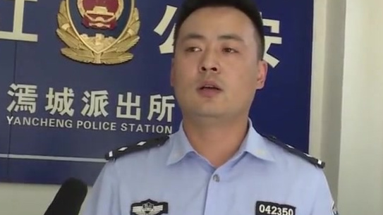 【28岁小伙沉迷吃鸡5次偷鸡被抓  拘留所里传授烹饪鸡肉秘诀】5月14日晚,四川夹江县城经