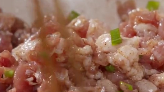 【梅干菜肉饼】街头小吃梅干菜肉饼,口感香脆,让人回味,其实只需一口平底锅就能在家自己做!梅