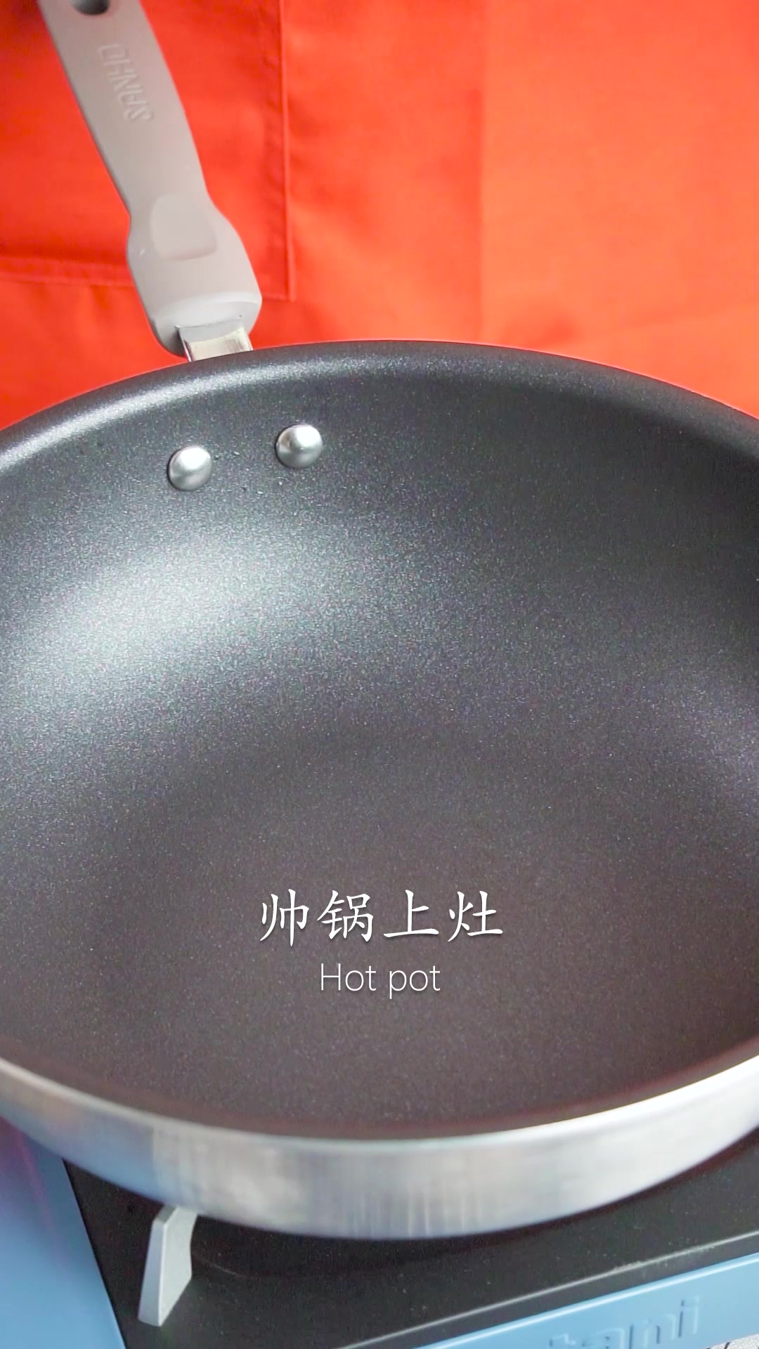 嘻哈男孩出门在外!不吃外卖!就要吃手撕包菜～