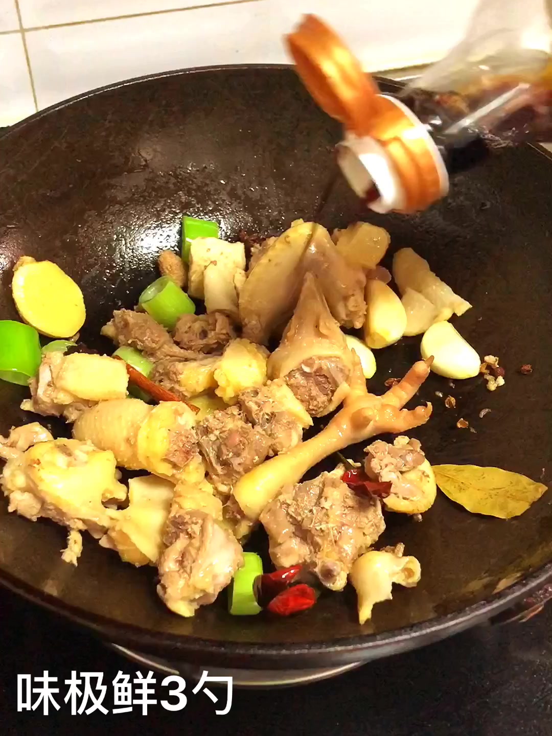 新疆大盘鸡家常做法,简单又正宗,香辣下饭全家爱