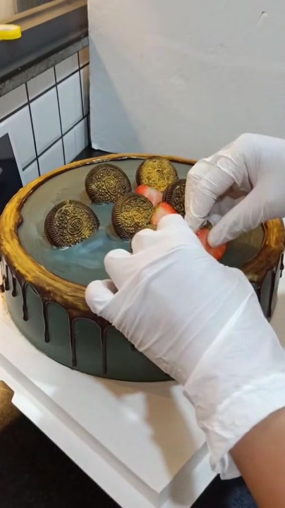 一款具有“暴富”创意的蛋糕,何以解忧,唯有暴富