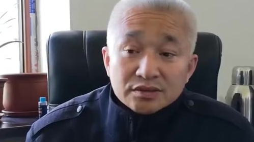 【长春男子遛狗打人被拘留】5月23日,长春市,在文化广场内一名男子遛狗,被广场工作人员制止