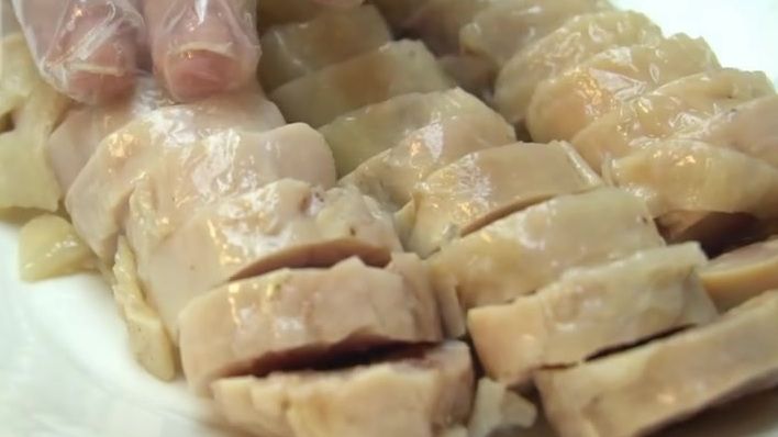 【夏日吃鸡新花样:无骨白切鸡腿】鸡腿啃着吃最爽?快解锁鸡腿新吃法——无骨白切鸡腿!做法简单