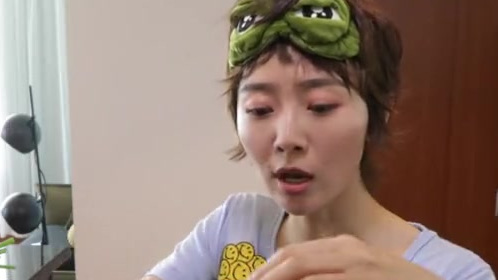 【脱骨辣鸡脚】给自己做了份好吃到犯规的辣鸡脚!!用了鱼生寿司酱油提鲜,跟意大利白胡椒、番茄