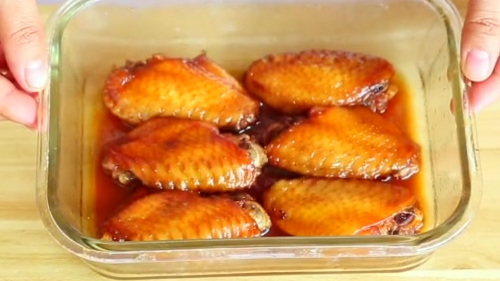 【微波炉红酒鸡翅】夏天太热不想开火可以试试这样做菜,微波炉红酒鸡翅,简单又好吃!