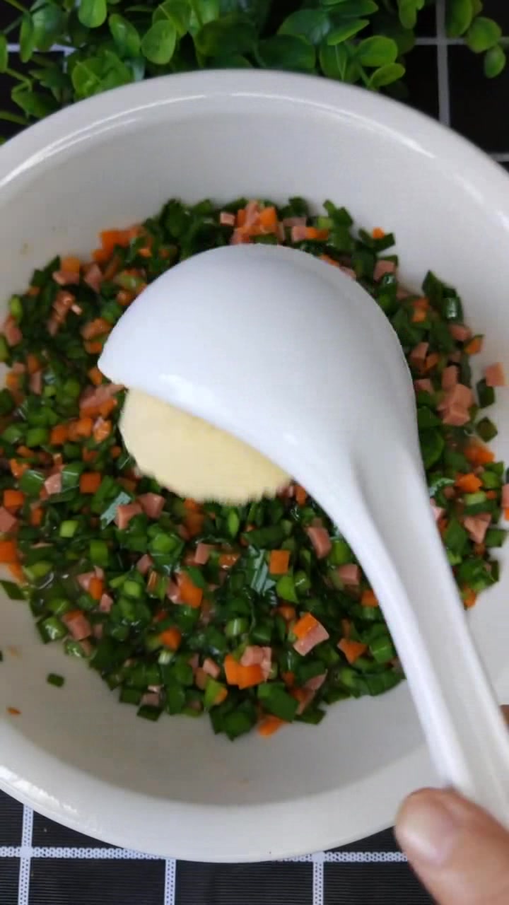 早餐蔬菜饼,不和面不擀面,手不沾面就做好,孩子爱吃有营养!