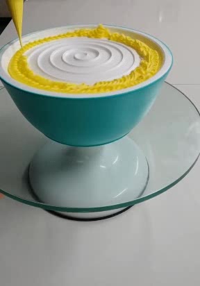 蛋糕师傅做了个蛋糕,最后的样子也太好看了,都舍不得吃了!