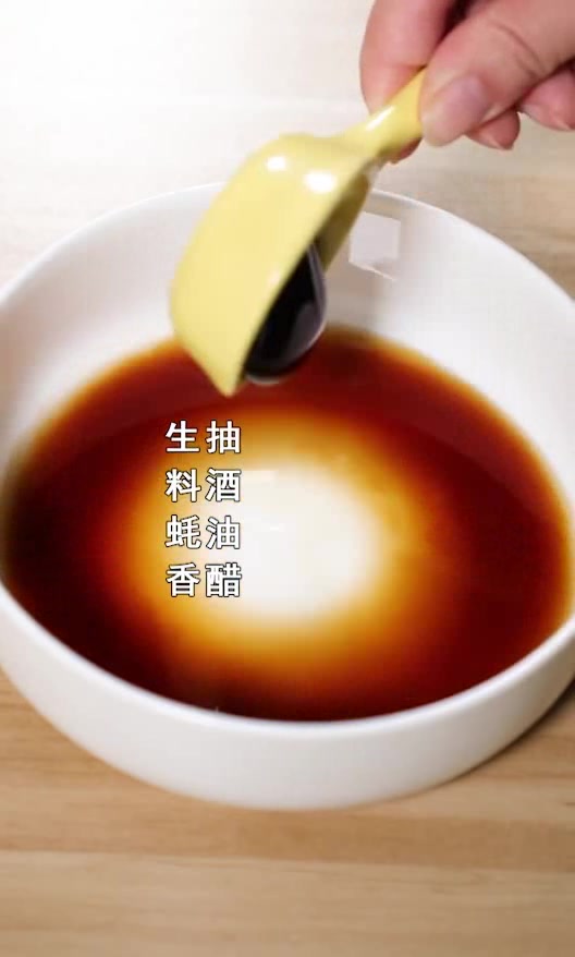 凉拌麻辣手撕鸡腿肉,越吃越香,吃不够的一道家常美味!