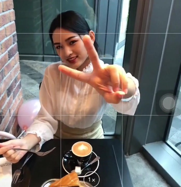小美女偷偷告诉大家她是怎么拍下午茶的!