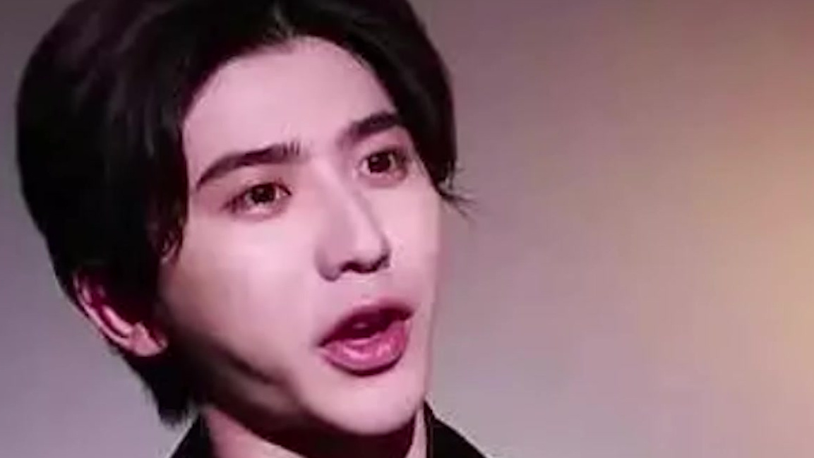 【蔡徐坤近照曝光脸变这样!疑似“撞脸”尚雯婕】6月5日,有网友晒出了蔡徐坤最新参加央视某活