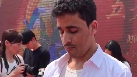 2019嘉兴端午民俗文化节,五芳斋杯外国友人裹粽子大赛,这位小伙子真是为国争光呀。