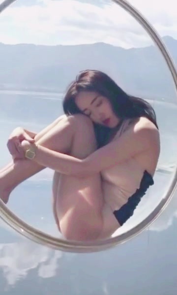 半梦半醒美人鱼:惊艳夏日表情包!