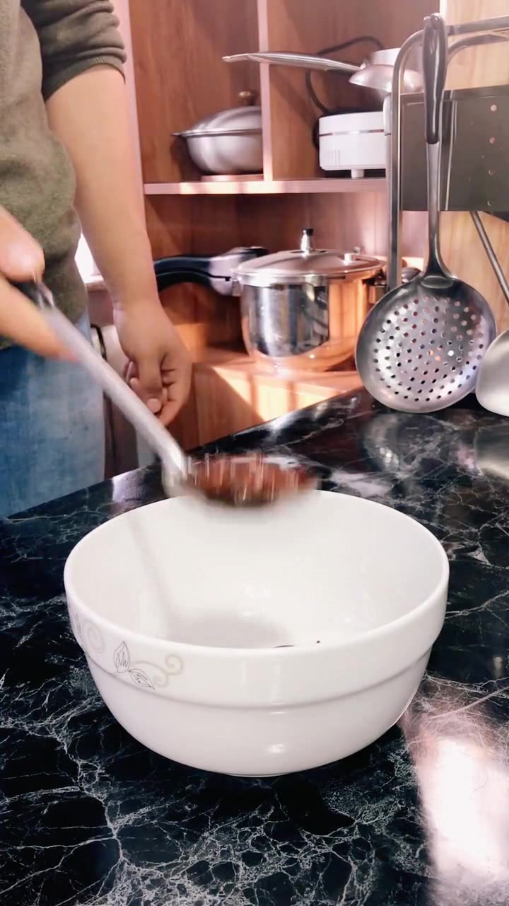 老北京炸酱面正宗的做法,今天把配方奉献出来给你,比饭店都好吃