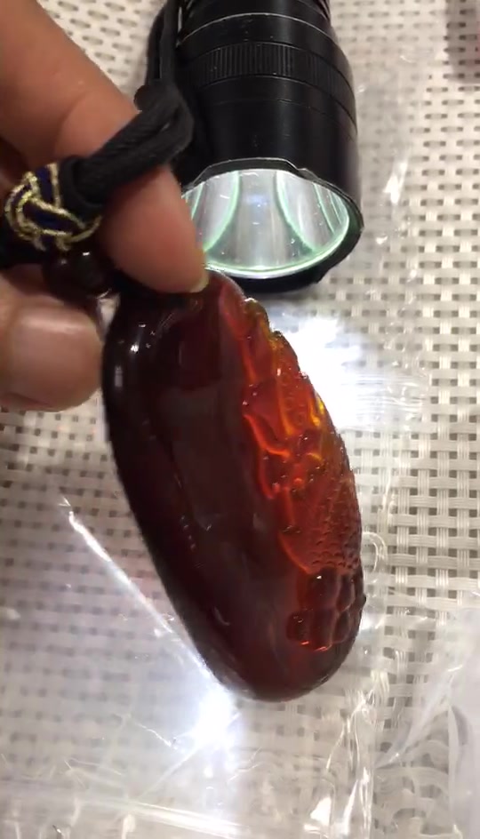 缅甸琥珀之血珀金鱼雕刻挂件