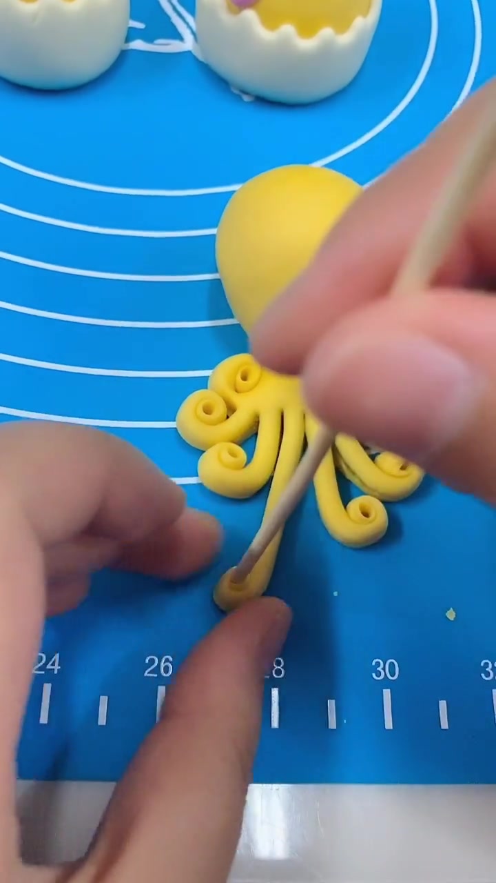 章鱼卡通包造型制作过程,你们觉得怎么样?