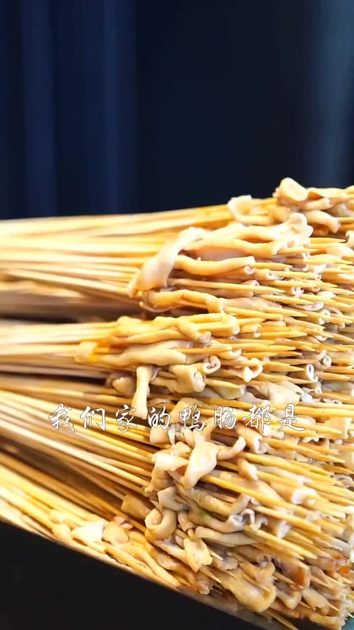 95后年轻老板,在重庆玩的时候找到的烤鸭肠配方!夜市上超级火爆