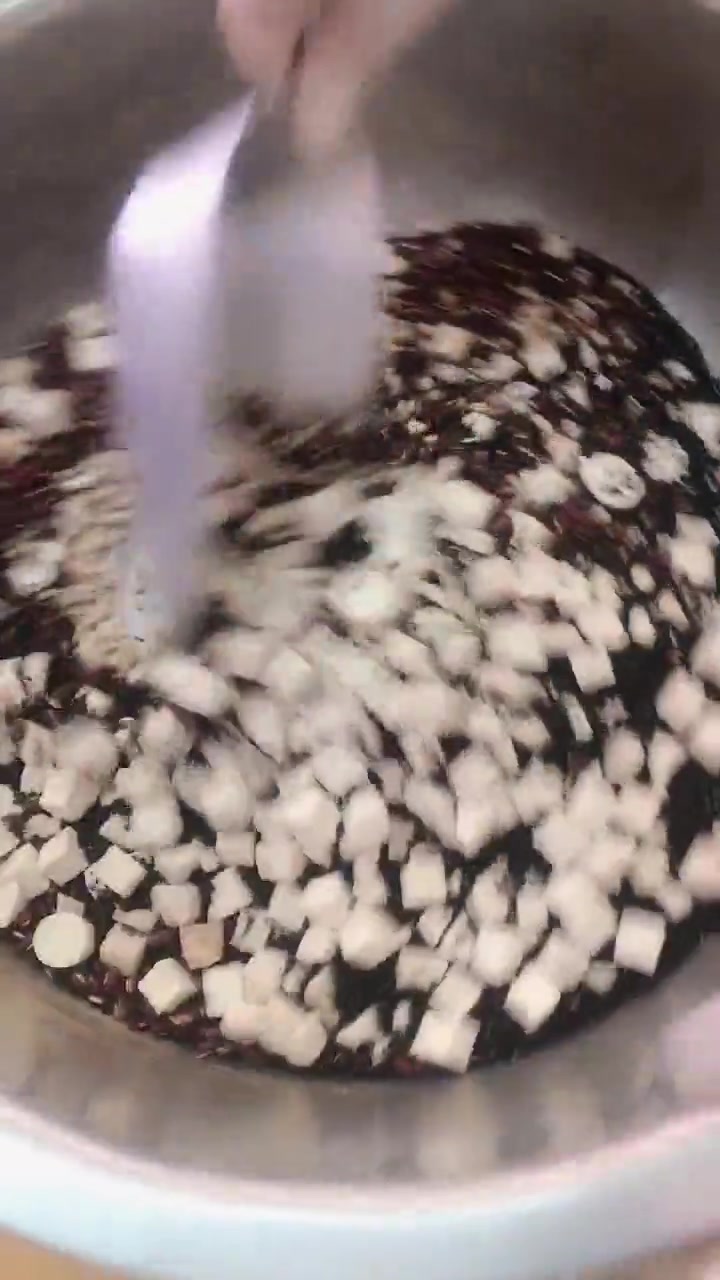 每天一碗红豆薏米山药粥,营养又美味,祛除积在五脏六腑的湿气!