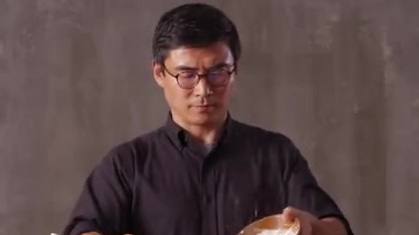 【拨鱼面】仅用一根筷子就可轻松制作的手工面,又叫拨鱼儿、溜尖、剔尖、剔拨股等,拨出的面,像