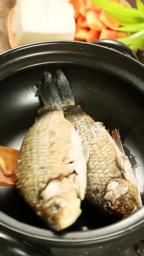 木瓜豆腐鲫鱼汤,鲜美无比,营养滋补,一分钟就能学会