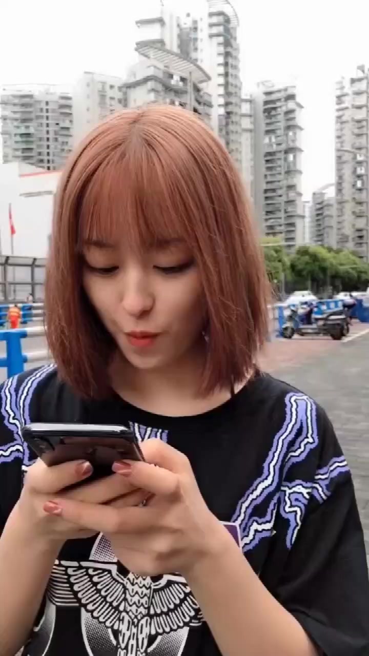 小哥哥请我吃“小龙虾”油焖,蒜蓉,我都要,哇哦!这诱人的颜色