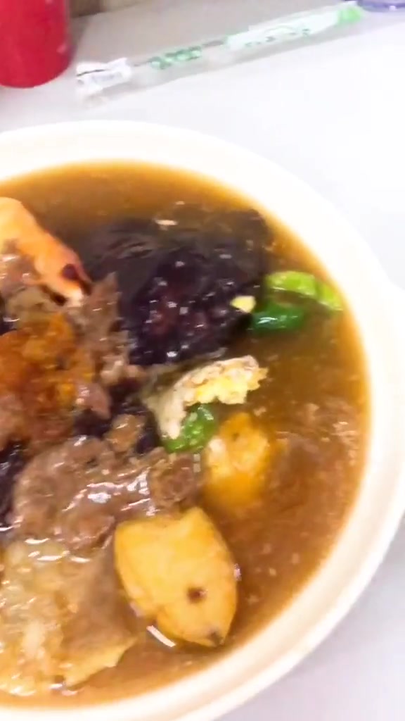 黑色肠粉吃过没?有鲍鱼和鲜虾的潮汕黑肠粉,月薪3000也能任性吃