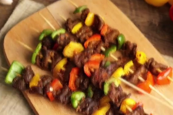 不开火还想撸串?烤豆腐、烤茄子、烤羊肉串,一个微波炉全搞定!懒癌晚期也能用这招拯救你永不满