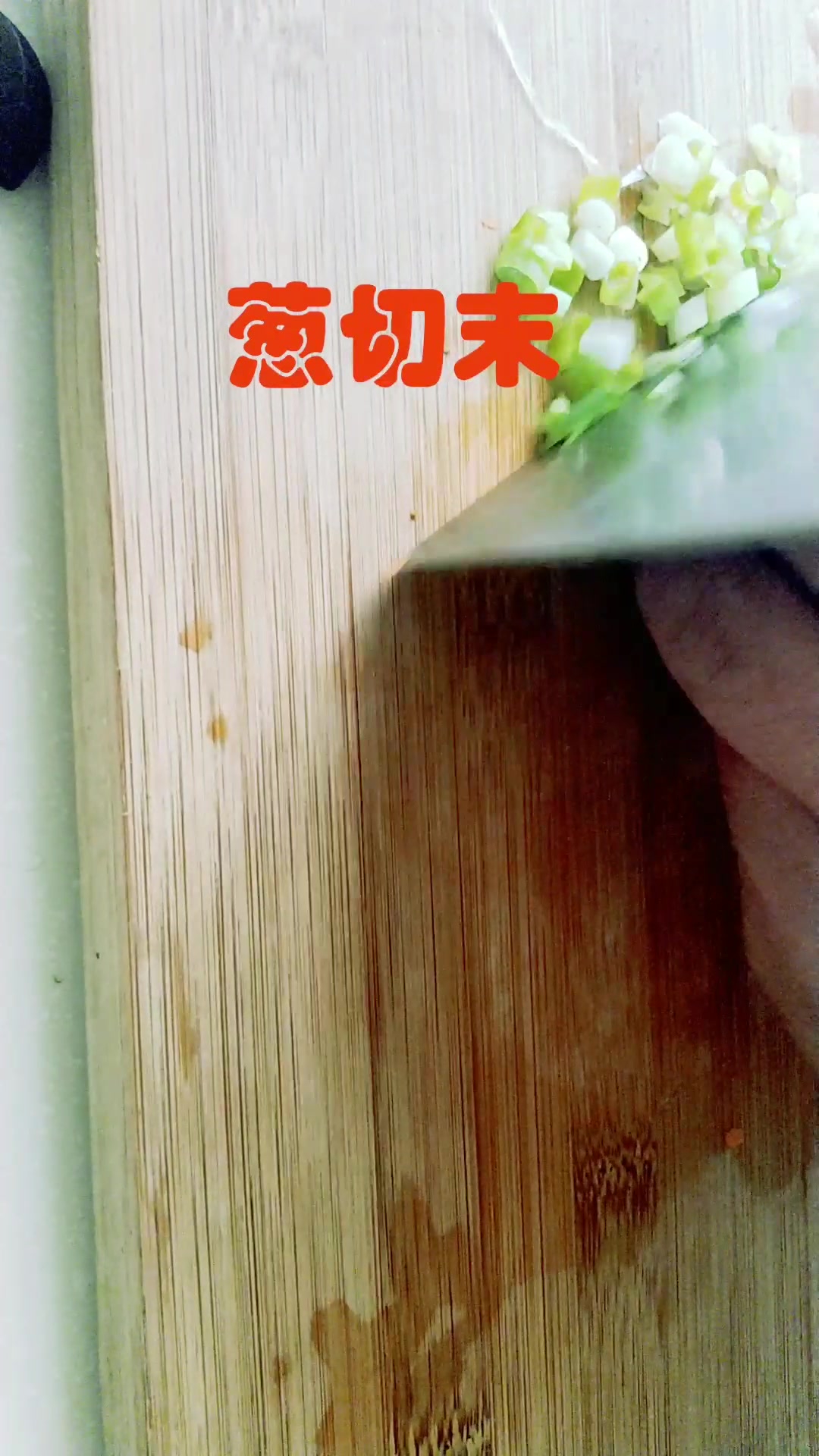 金针菇不塞牙的方法,炒饭新吃法,金针菇蛋炒饭,口感爽脆香味浓