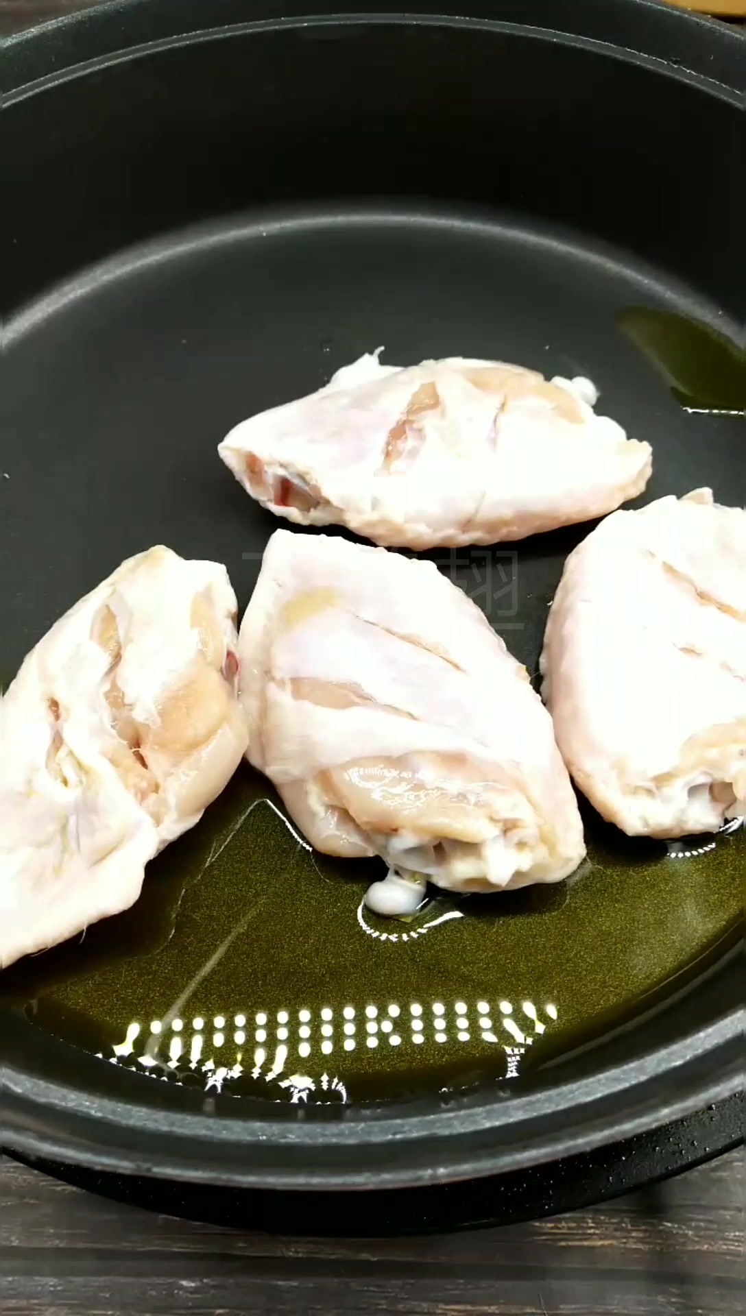 鸡中翅最好吃的做法,用料简单还易做,有想舔盘的冲动啦