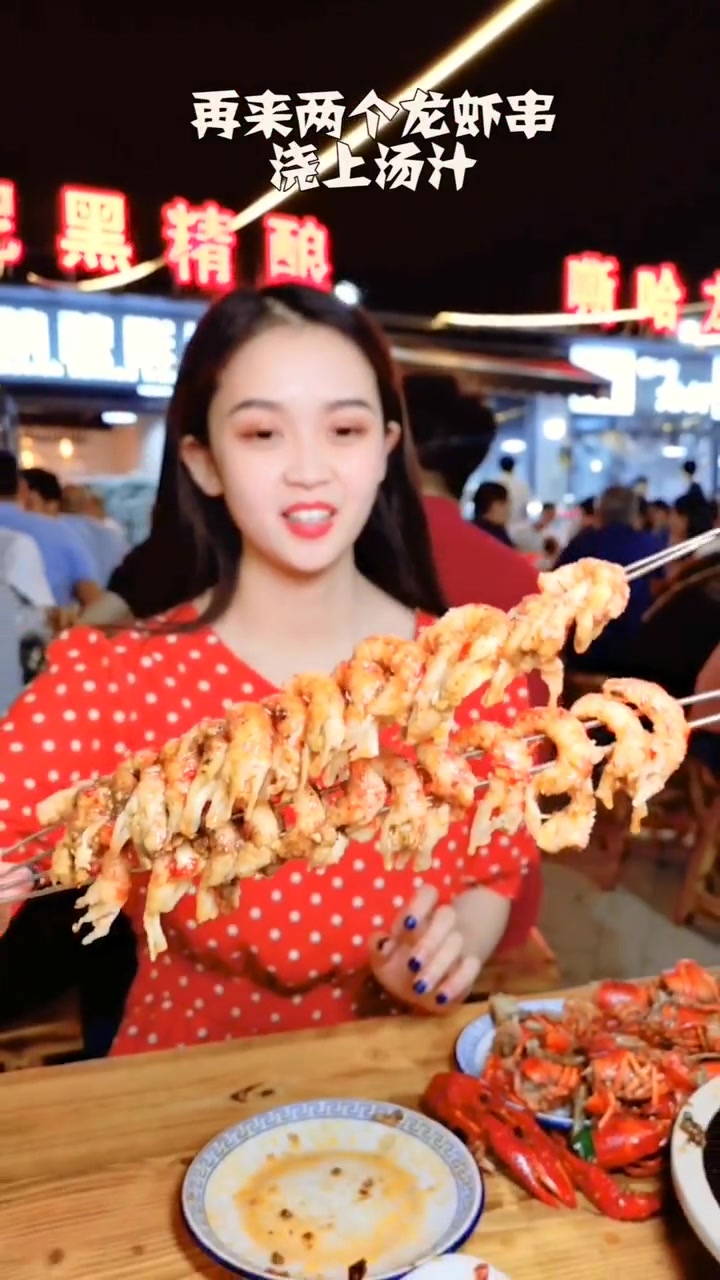 他家小龙虾口味很多,龙虾个头超大,黄满肉肥,这味道也太好吃了