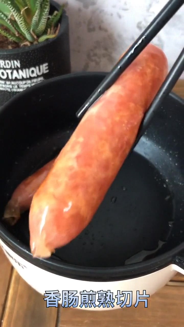 最简单的香肠拉丝披萨教程,饿了就来一份,最后奶酪拉丝太馋了
