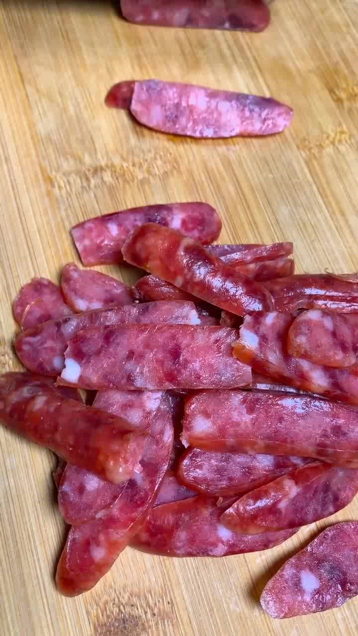 快手家常菜:荷兰豆炒香肠,无需过多调味,简简单单就很好吃!