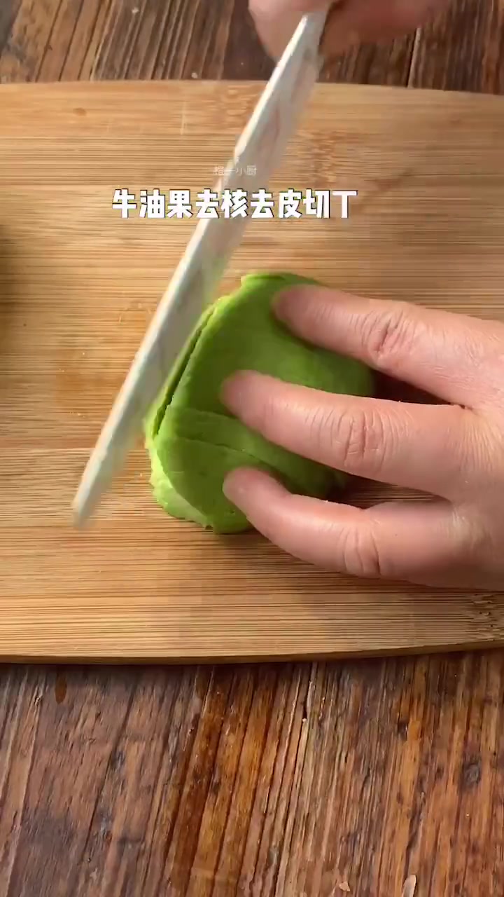 北极甜虾搭配牛油果沙拉,味道鲜香美味,夏天学会做这个,超好吃