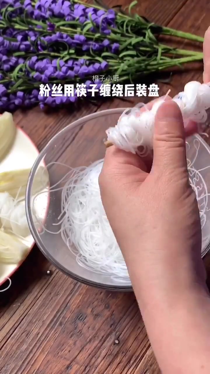 蒜蓉粉丝娃娃菜,今天加了甜虾增加海鲜味,男生学会做给女朋友吃