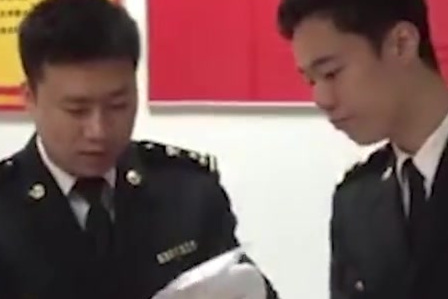 【暗访网络胎儿性别鉴定服务:中介称与香港机构合作】内地孕妇“寄血验子”事件屡被曝光。近日,