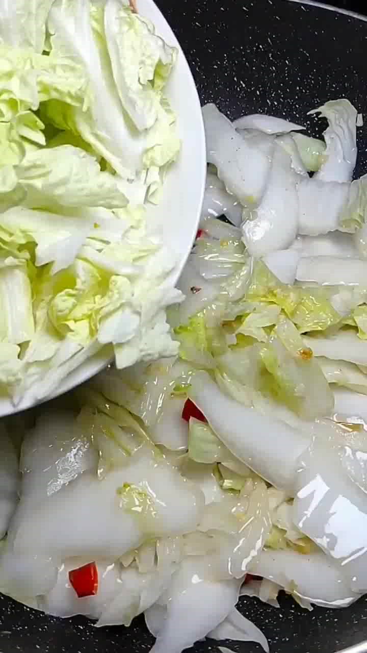 醋溜白菜的家常做法,酸辣开胃,做法简单实用,一年四季常吃!