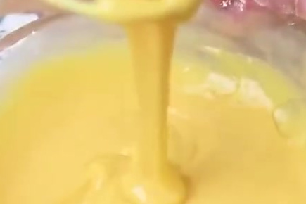 教你做网红古早蛋糕,超详细教程  材料:  (配方试用于18*18*6的十寸方模)  材料
