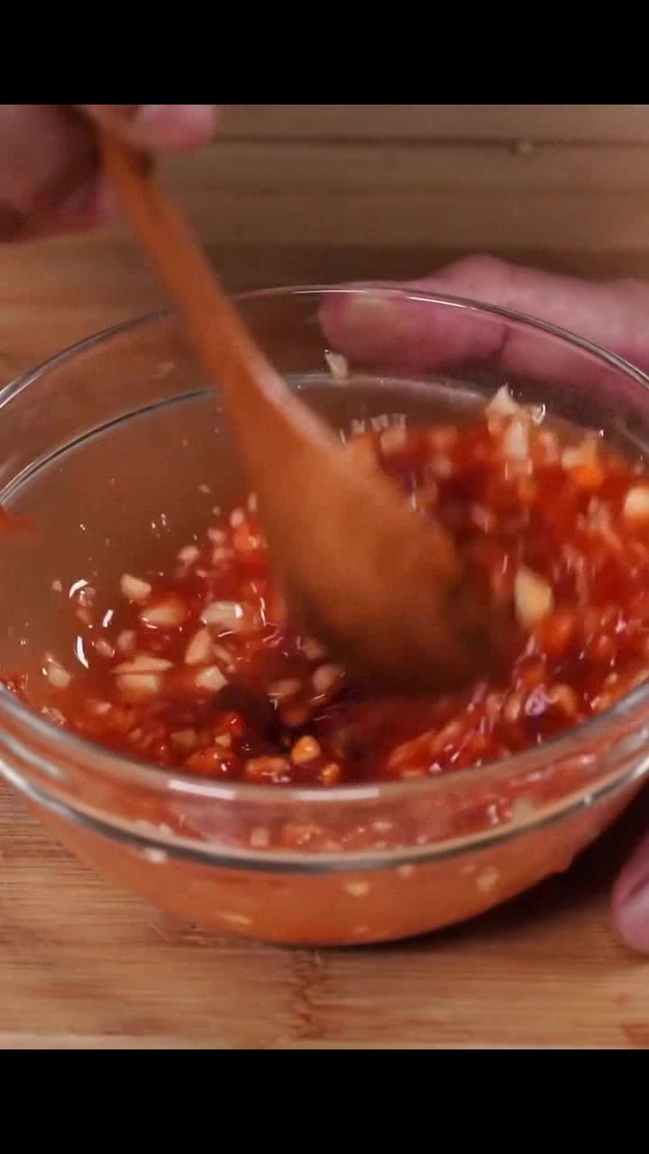 炸鸡的美味总是让人难以抵挡啊!韩式琥珀炸鸡