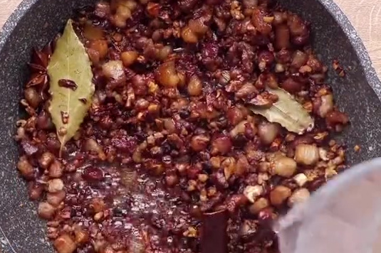 【卤肉饭 】总嫌外卖卤肉饭的卤肉不够?肉吃完了饭还有一半?我们今天教你自己做!马住!想放多