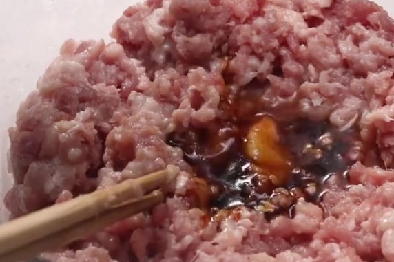 【麻酱冷馄饨】超详细的美食教程,夏天怎么能少的了凉拌馄饨呢。via好好吃