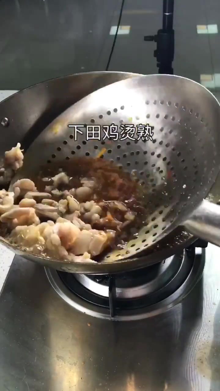 水煮田鸡,好吃不油腻,下饭又美味,简单易学,一看就会!