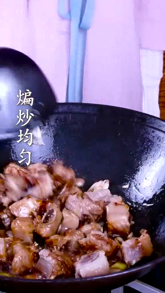 馋的流口水的排骨糯米饭,香浓味美,这样做米饭不够吃!