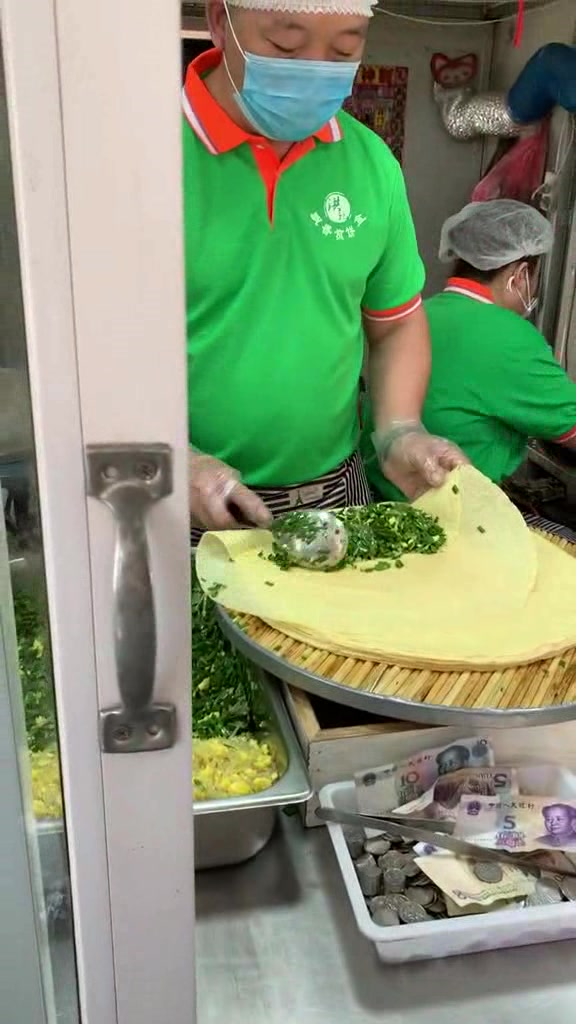 这才是真正的韭菜饼,一口下去就像掉进了韭菜窝