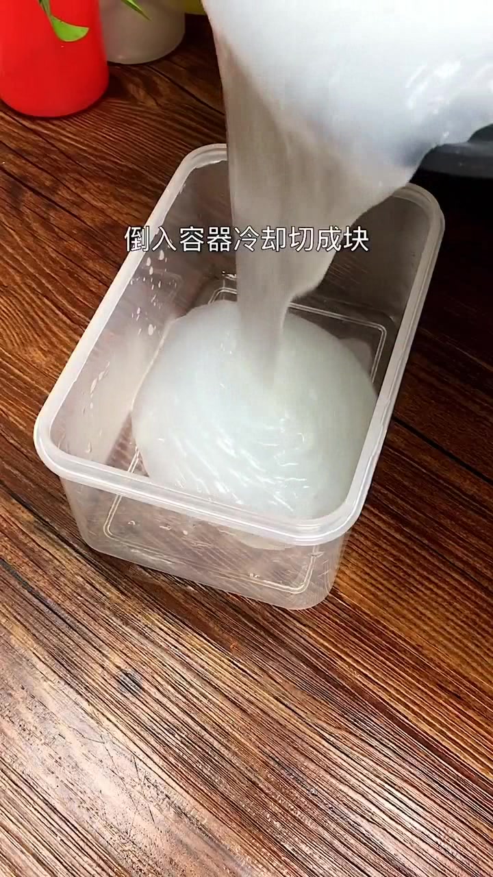 告诉你一个炒凉粉的好方法,不沾也不腻,川香味十足,从小吃到大