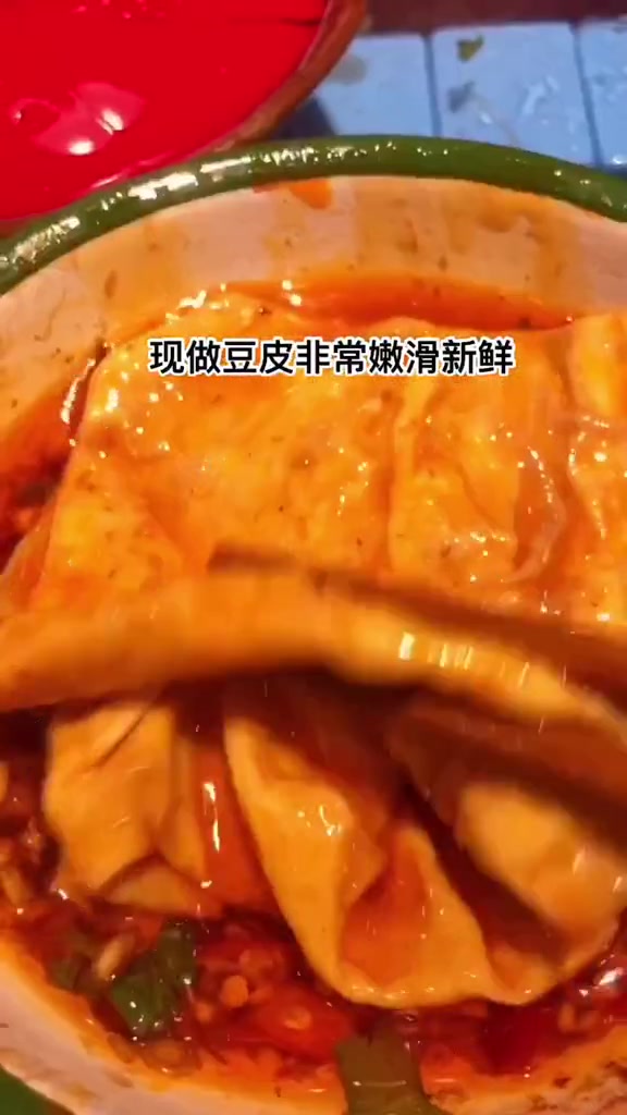 竟然在麻将桌上烫火锅!还是首家豆花主题