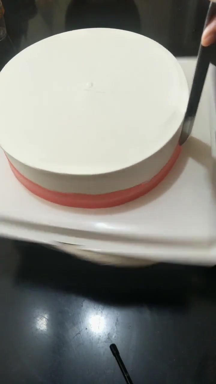 给女儿定制的简约皇冠蛋糕,看到成品的那一刻,感觉她肯定会喜欢