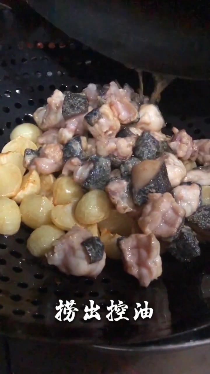 油爆娃娃鱼,色香味俱全,香而不腻,肉质鲜美,简单易学,可收藏