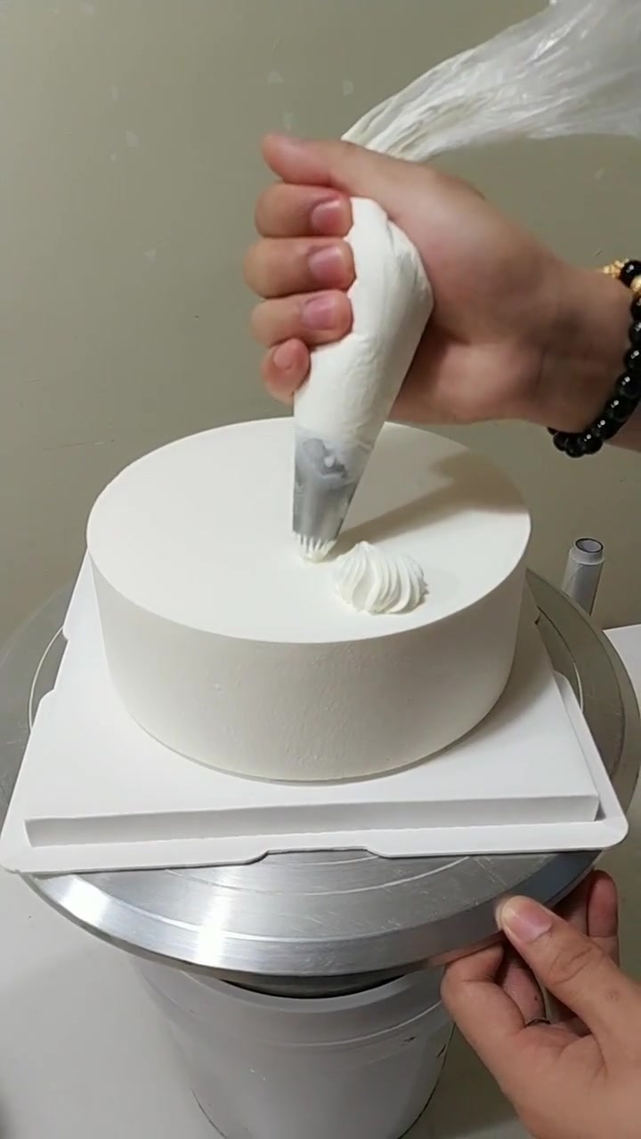 ins风简约蛋糕,看着过程简单,没想到做出来这么好看