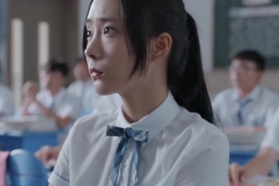 “我们舍不得你。”化学老师田珊珊的好,其实同学们心里都记着呢 。你们还记得高考前老师对你们