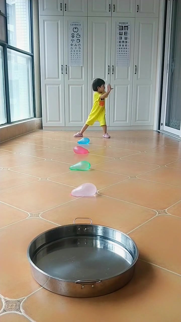 小黄鸭宝宝跳舞,好魔性的舞姿,简直太可爱了