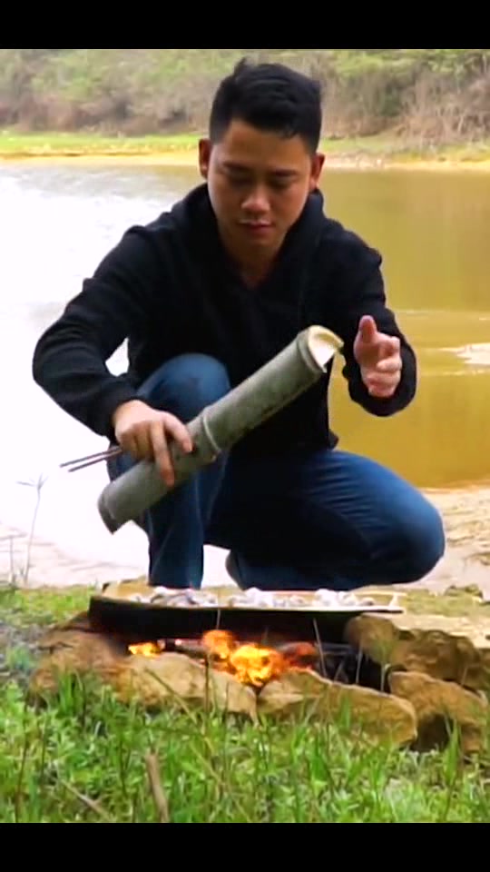 野外竹筒酱八爪鱼,香辣可口,当做下酒菜!